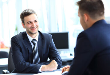 1on1ミーティングでコーチングの「傾聴」は難しい？ その理由と対策をご紹介