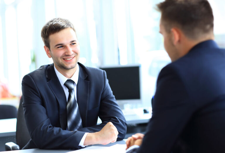 1on1ミーティングでコーチングの「傾聴」は難しい？ その理由と対策をご紹介