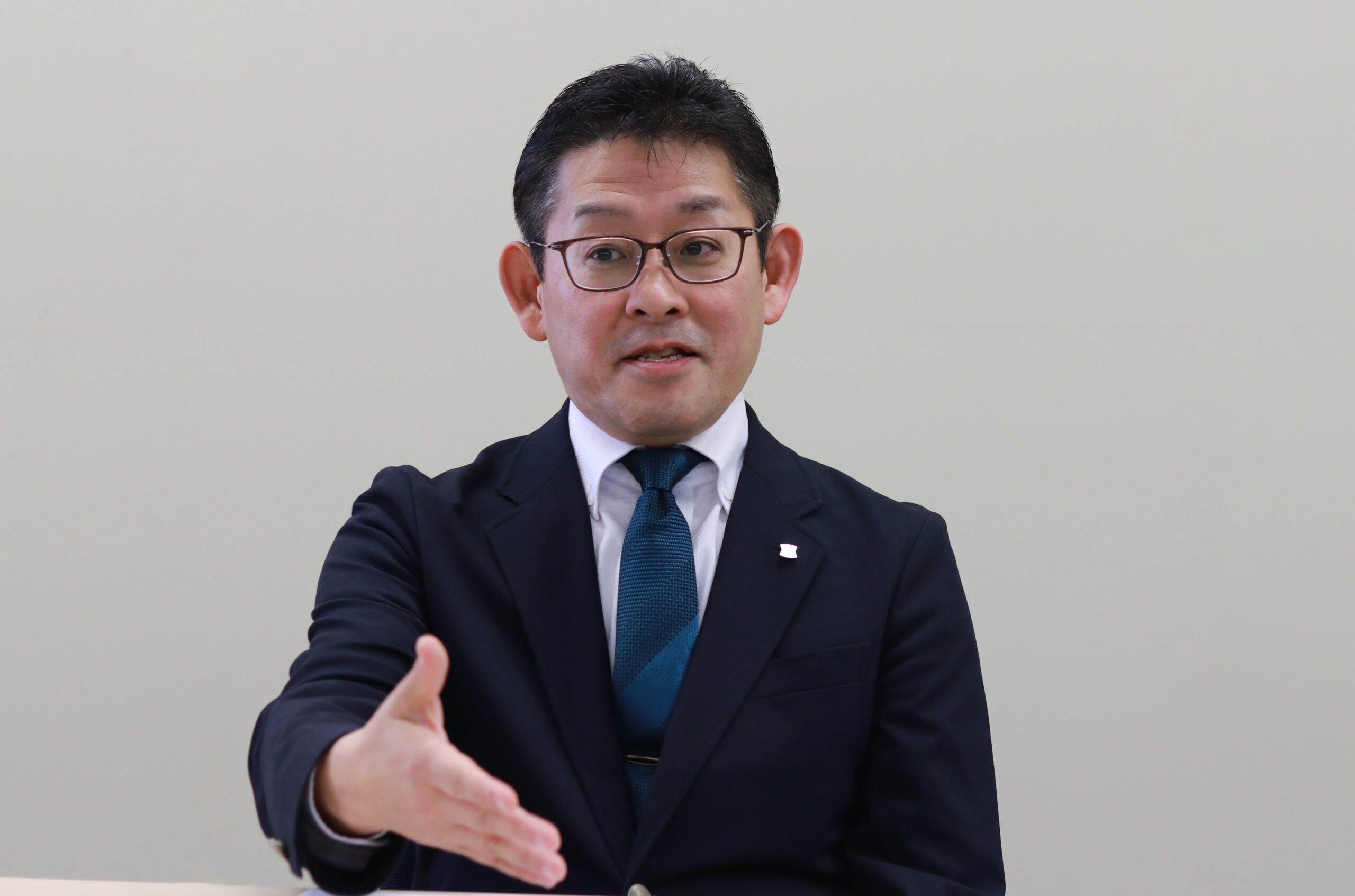 ローソン大学事務局長　吉田様